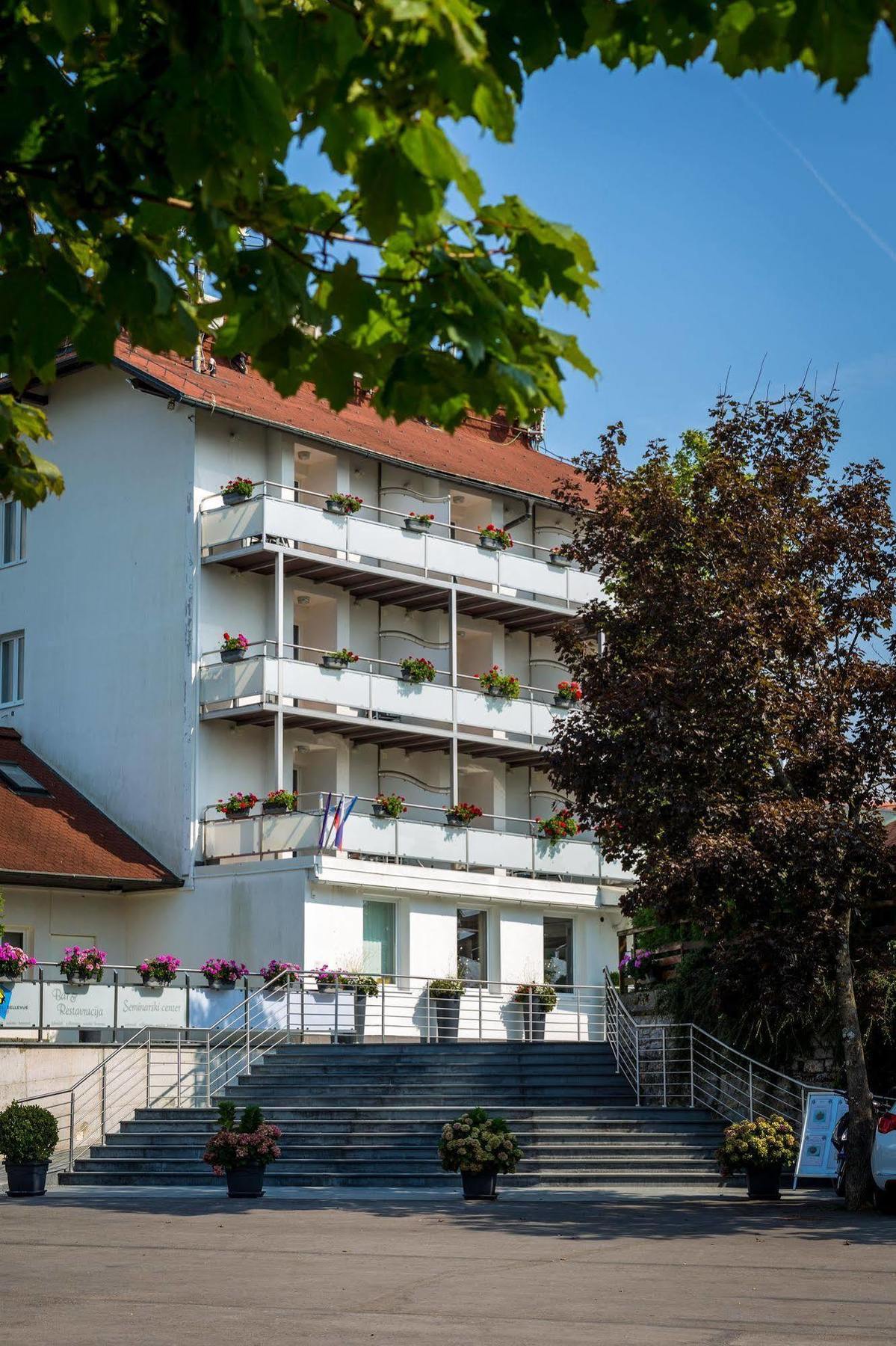 Hotel Bellevue Kranj Exterior foto